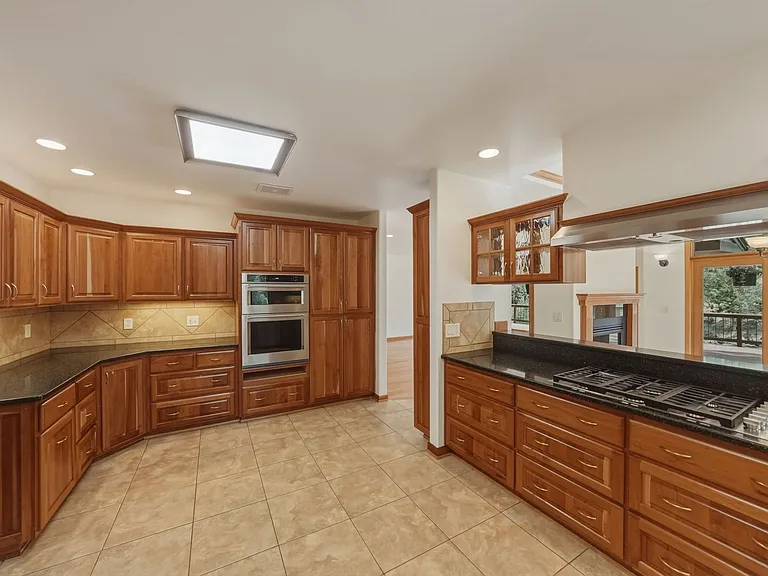 637 NW Silver Buckle Rd — Photo 20