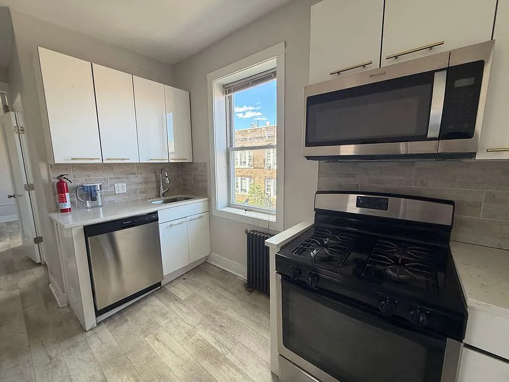 Building Photo - 303-306 58th St #15