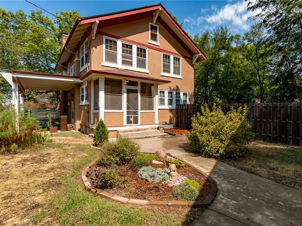 1215 W 4th St, Lawrence, KS 66044