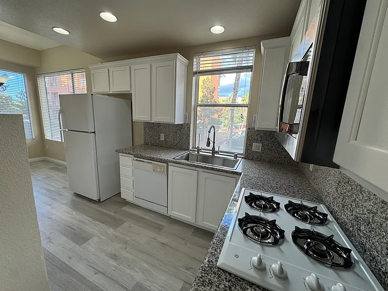 31 E Agate Ave #208 — Photo 6