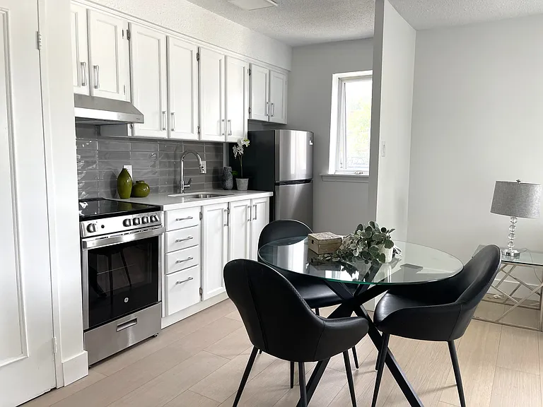 2373 Bloor St W — Photo 1