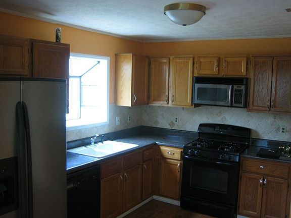 Spacious kitchen with breakfast area