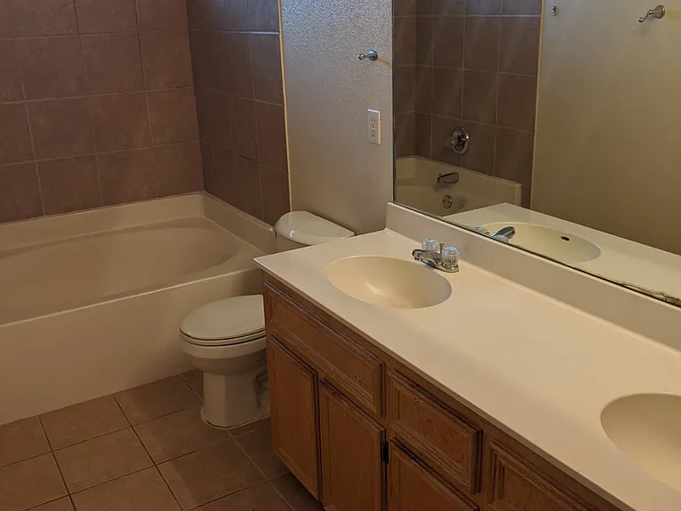 1102 Nicholas Cir #A — Photo 3