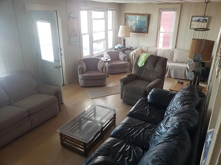178 Beach Ave — Photo 8