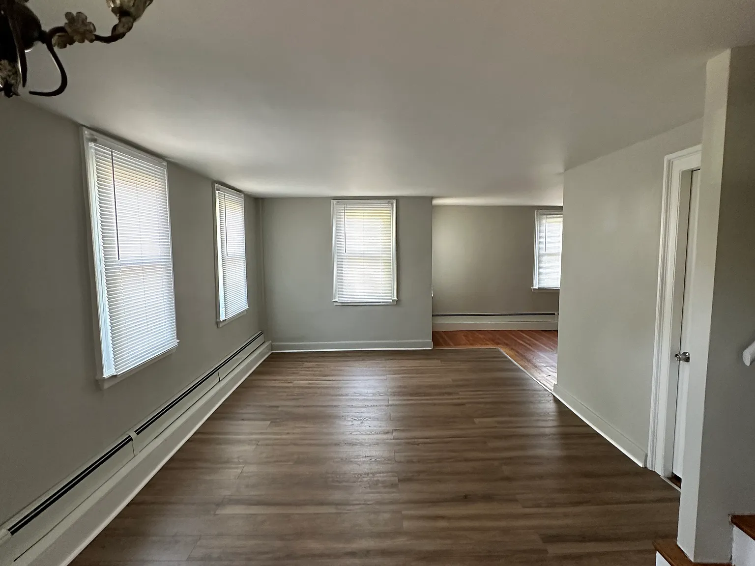 300 W Elm St — Photo 2