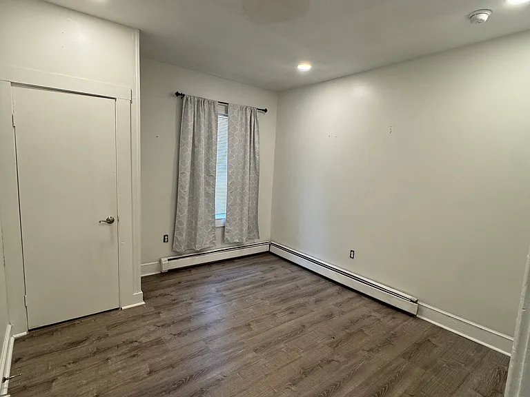 260-262 Douglas Ave #1 — Photo 7