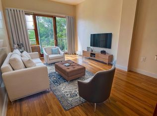 28-42 38th St #4R, Astoria, NY 11103