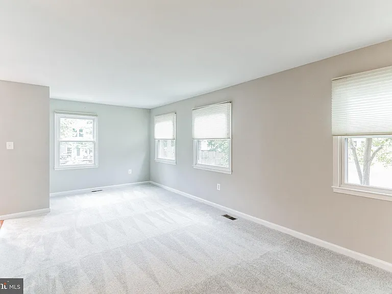 5335 Lake Cove Ct — Photo 5