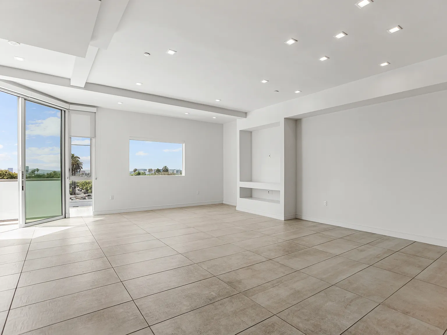 3 bed, 2500 sqft, $7,000 — Photo 2