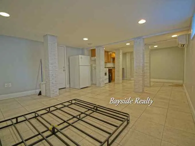 Building Photo - 27 Putnam Ave #3