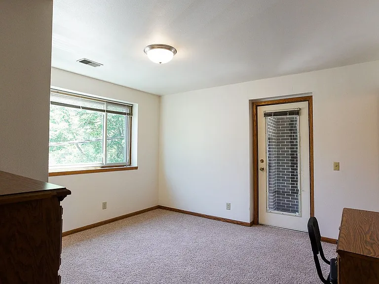 415 N Henry St — Photo 26