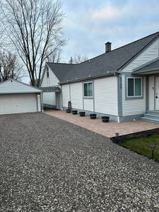 2720 E Maple Rd, Troy, MI, 48083