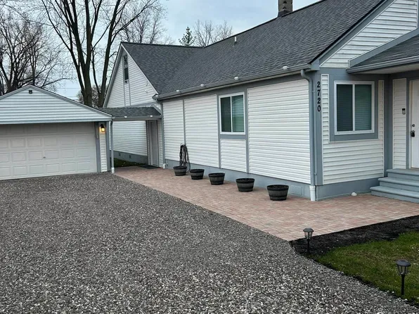 2720 E Maple Rd, Troy, MI 48083