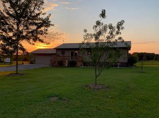 11 Birdy Ln, Stonefort, IL 62987