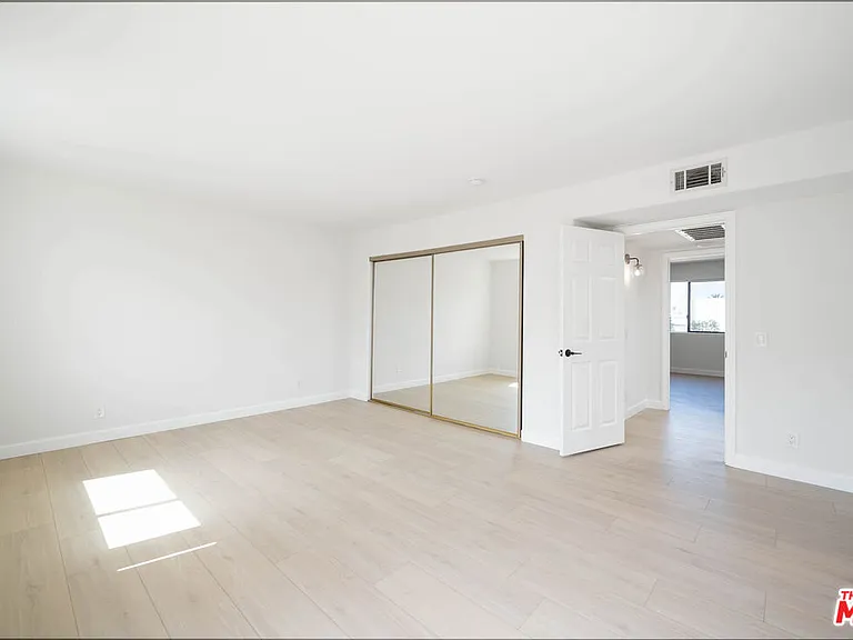 5327 Lexington Ave #B — Photo 14