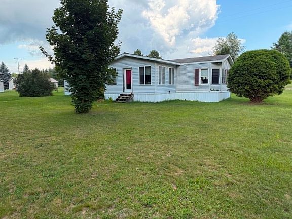 4th image of 4001 E Long Lake Rd