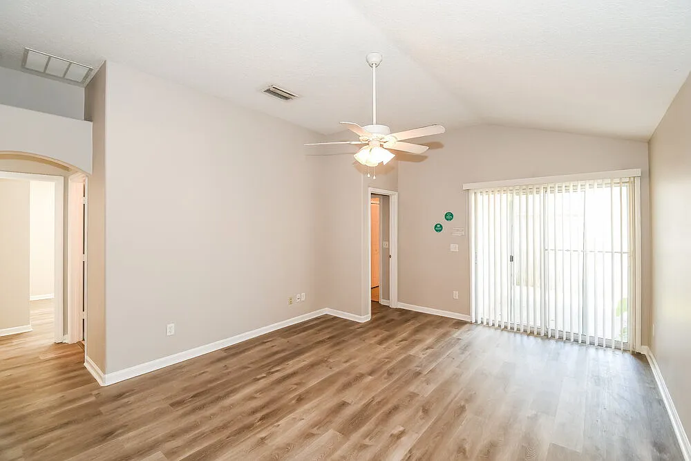 3 bed, 2.0 bath, 1282 sqft, $1,835 — Photo 3