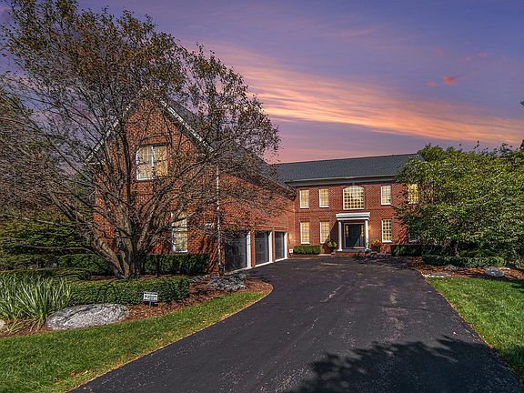 2nd image of 2751 Whispering Woods Dr