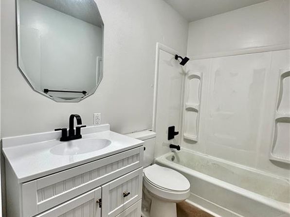 323 W King St, Warrensburg, MO 64093