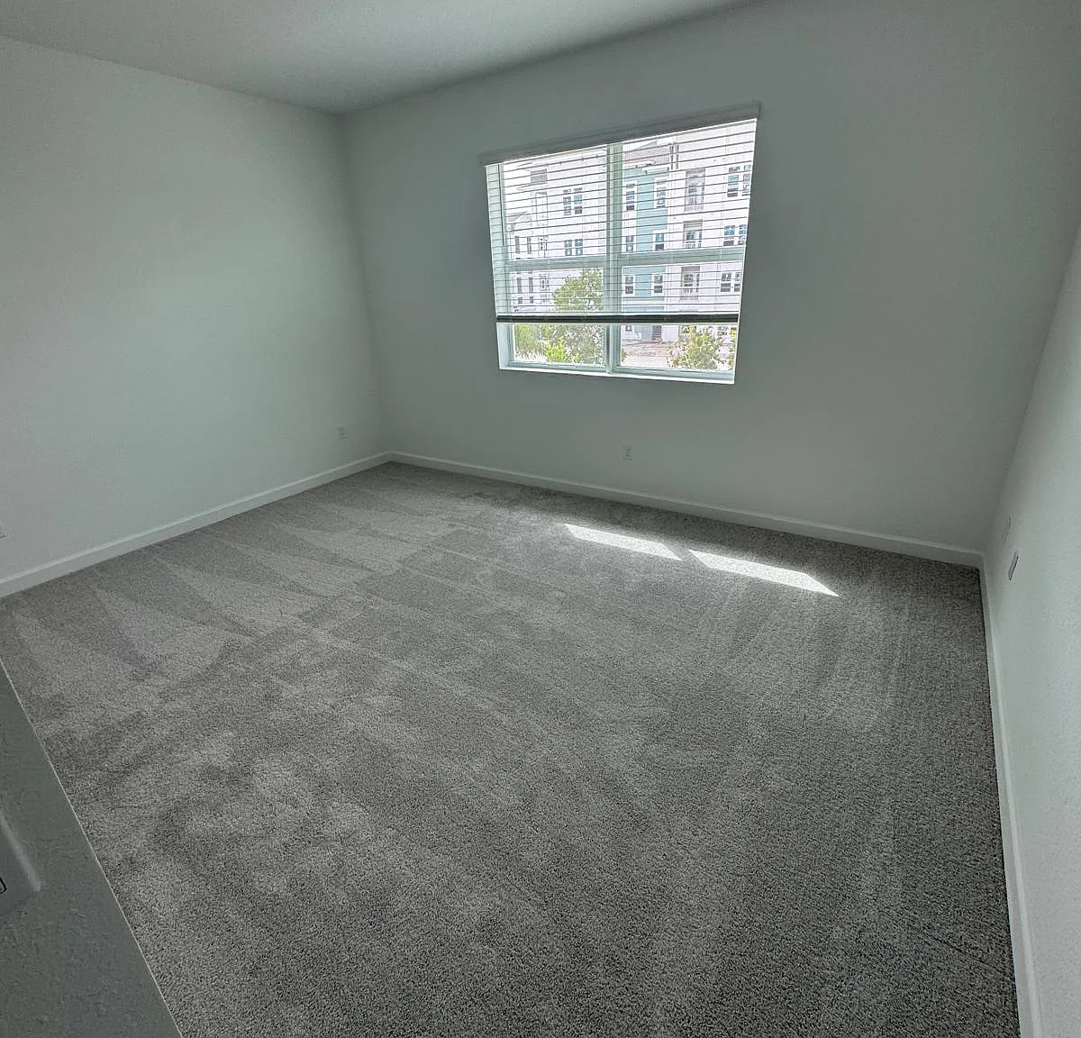 3 bed, 2.5 bath, 1820 sqft, $1,200 — Photo 2