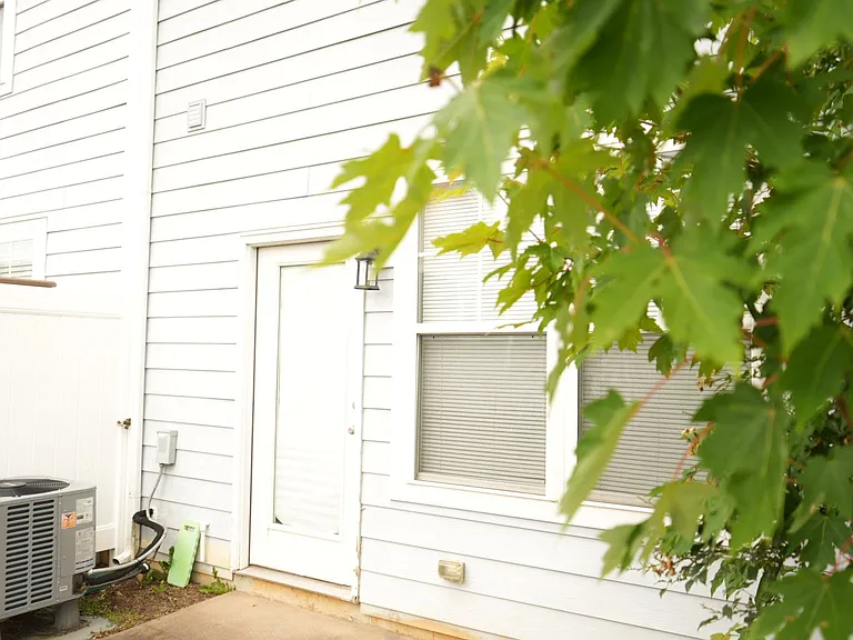 306 Marquette Ct — Photo 17