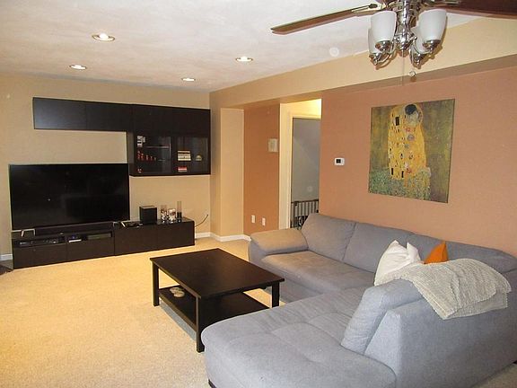 3rd image of 34 Old Quarry Dr #34
