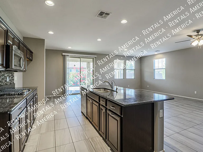 2930 E Detroit St — Photo 12