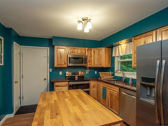 4th image of 25 Iris Ave