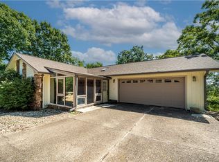 32 Mission Hills Ln, Eureka Springs, AR 72631