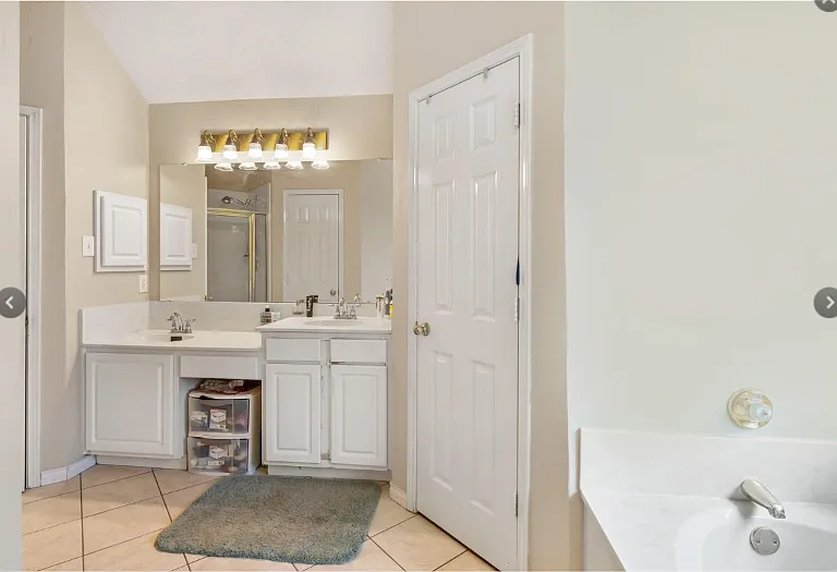 2205 Pittner Ln — Photo 2