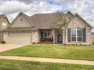 2111 S Javine Ct, Skiatook, OK 74070