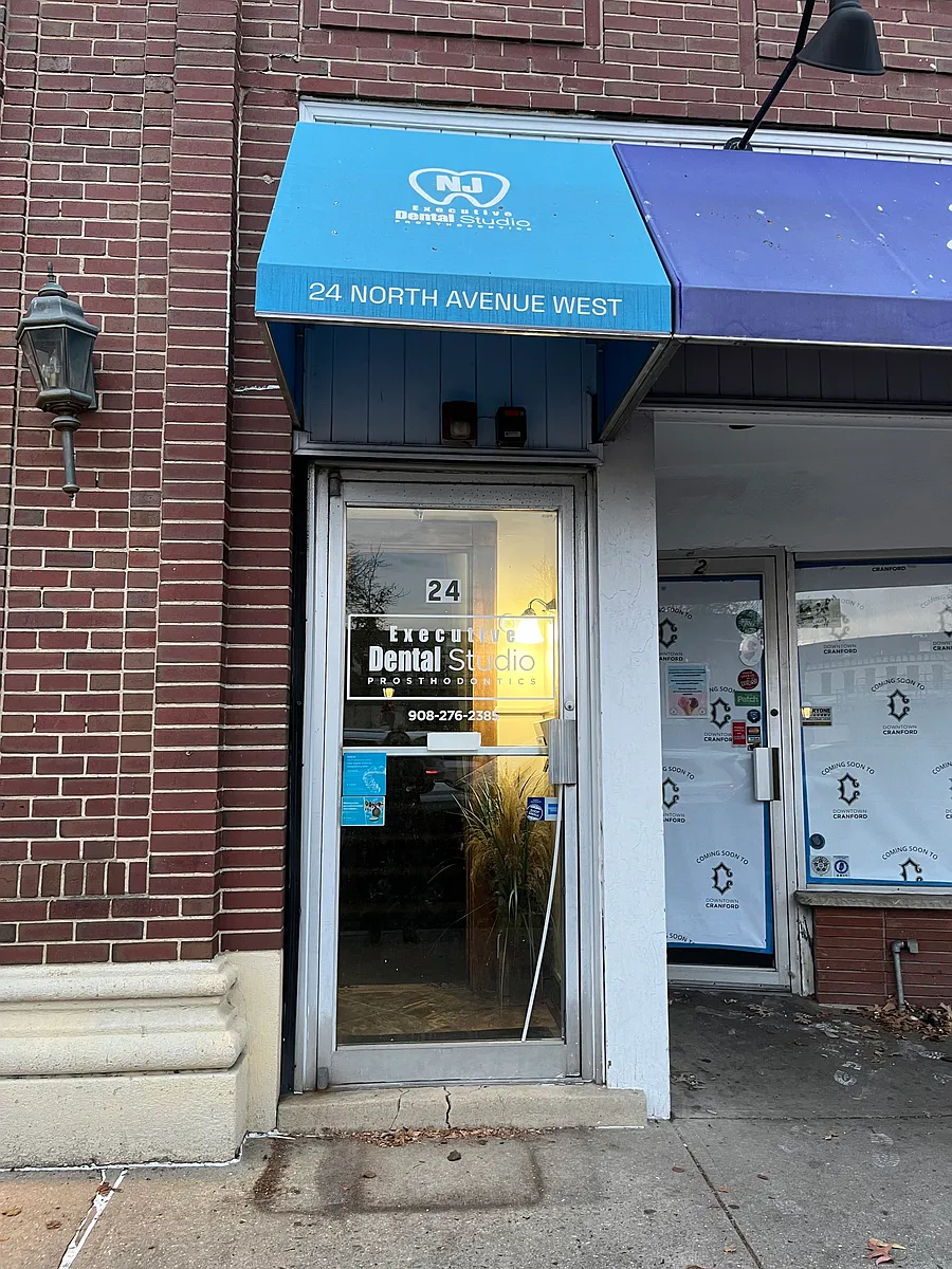 Building Photo - 24 N Ave W #3