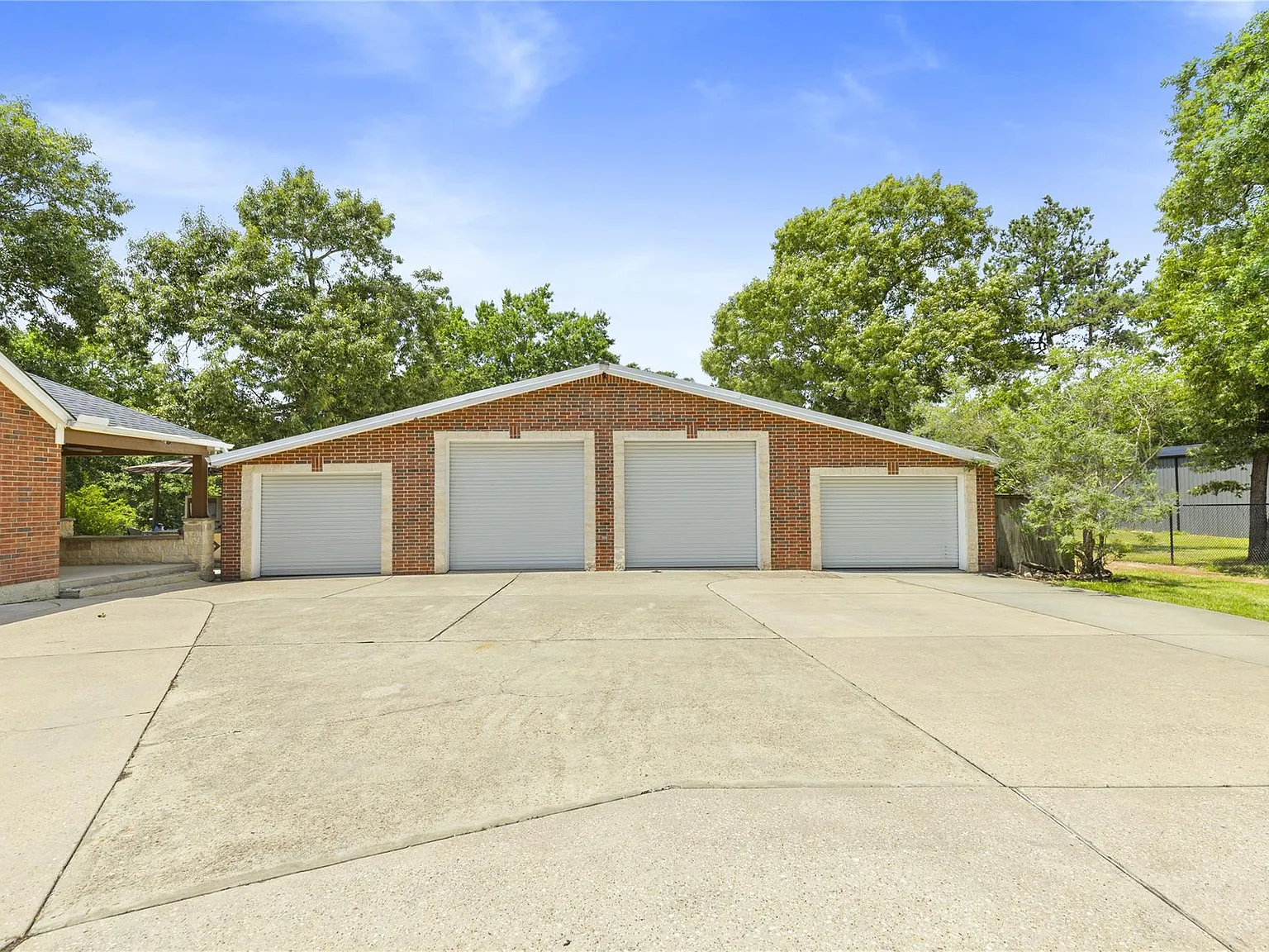 4 bed, 2.5 bath, 3045 sqft, $5,000 — Photo 3