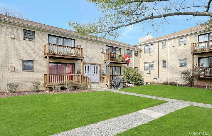 285 Sneden Pl W #285