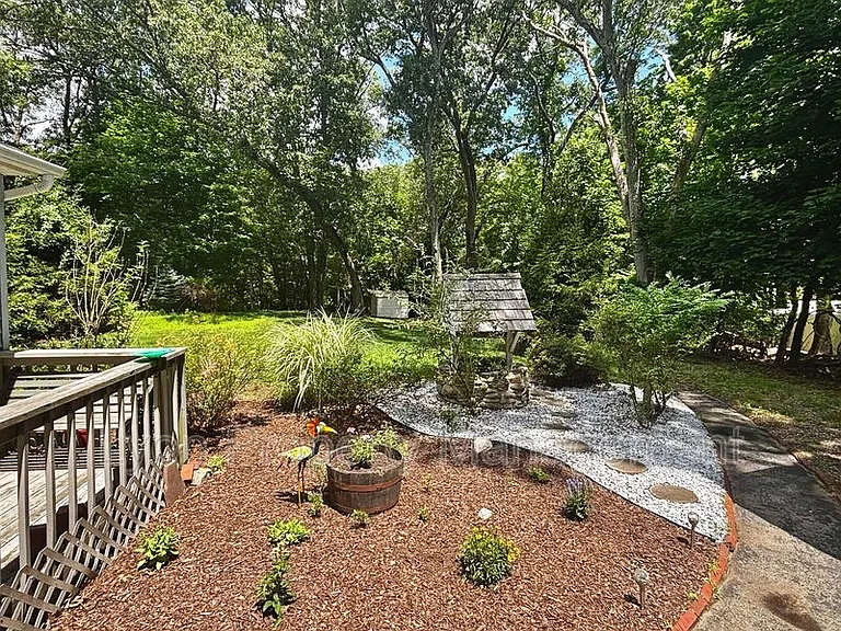 140 Long View Dr — Photo 23