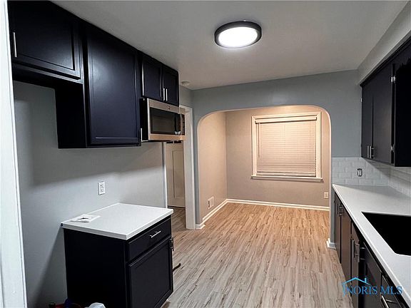 5th image of 3037 Medford Dr