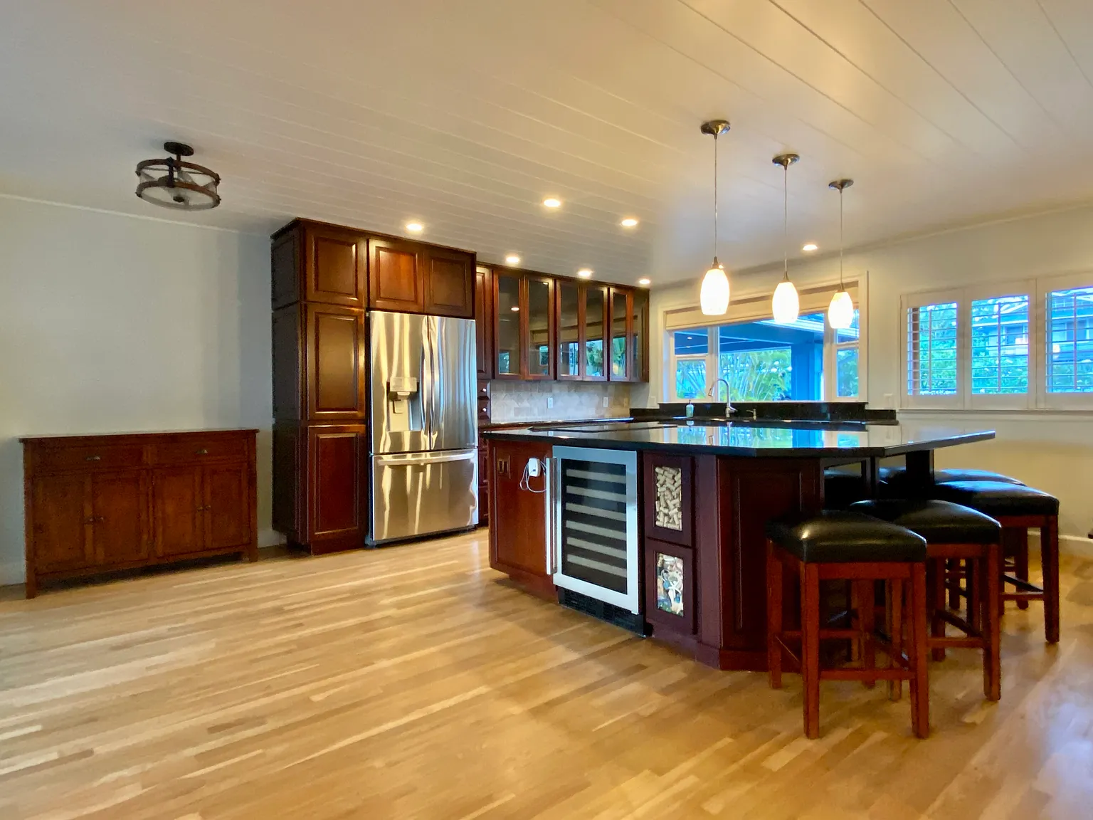 5 bed, 2700 sqft, $6,500 — Photo 2