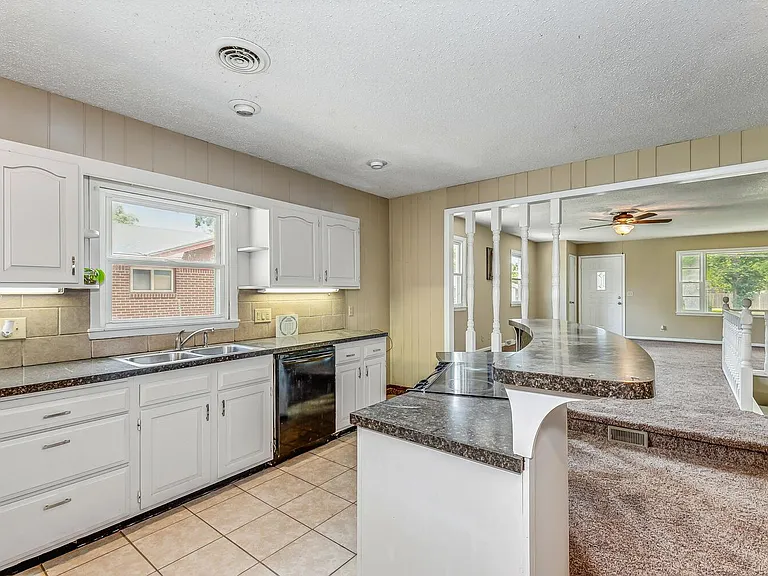 1845 N Sheridan St — Photo 5