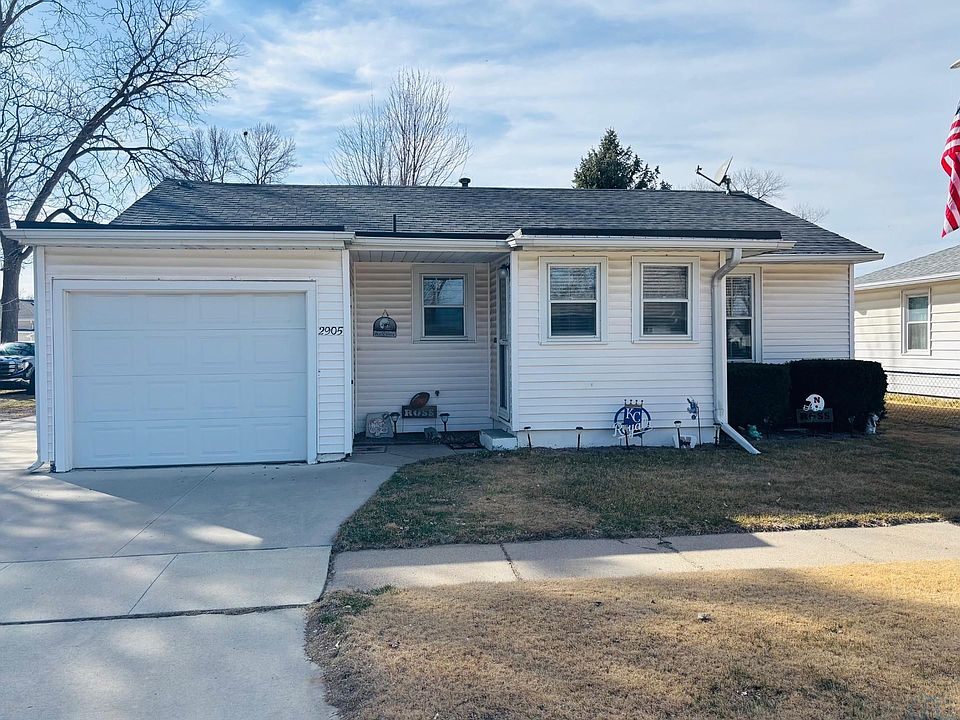 1st image of 2905 A St
