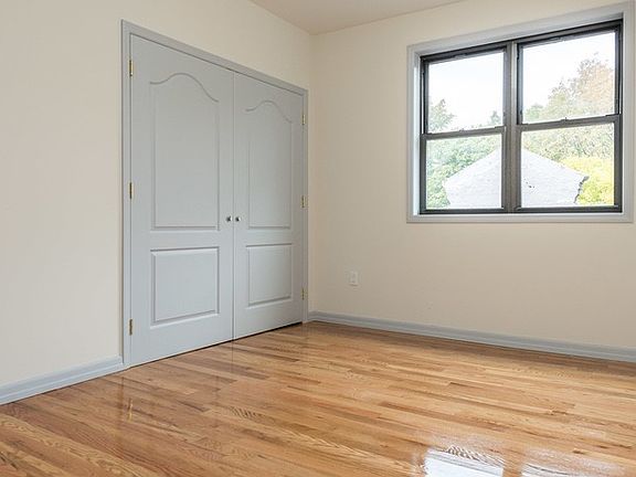 4th image of 217 Ocean Ave