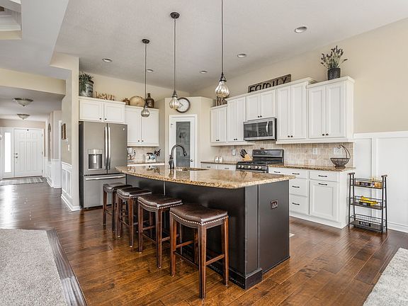 3rd image of 670 Keswick Dr