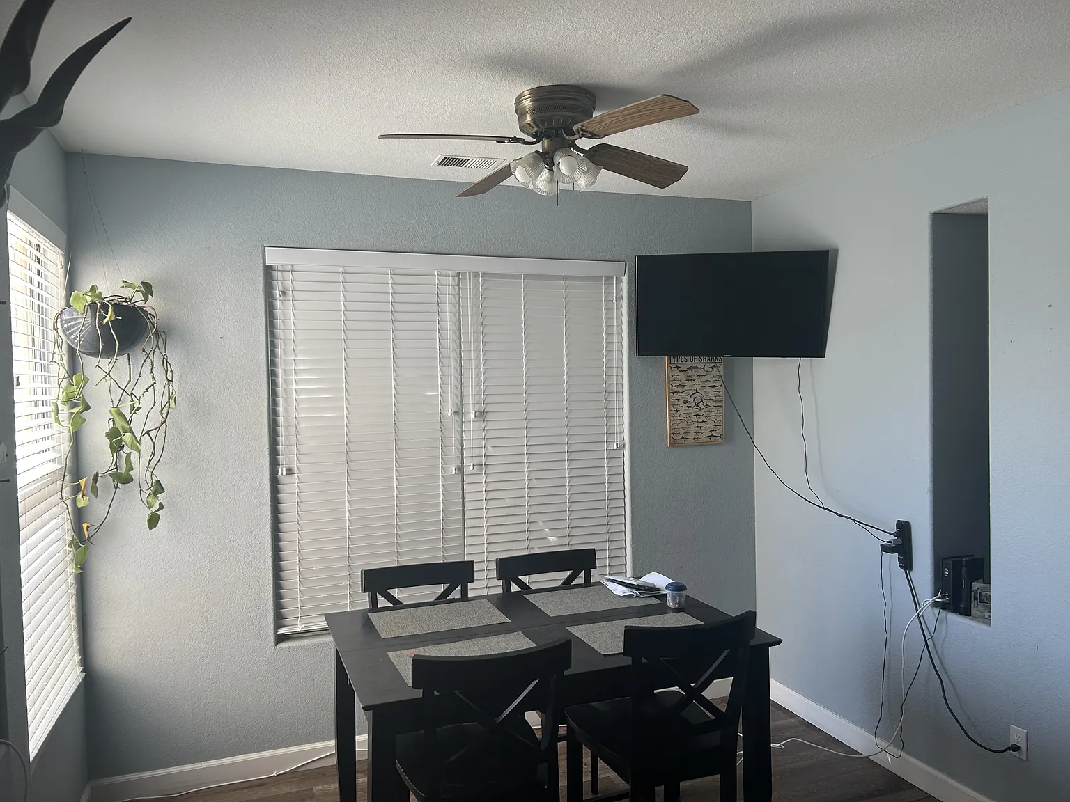4 bed, 1370 sqft, $1,700 — Photo 3