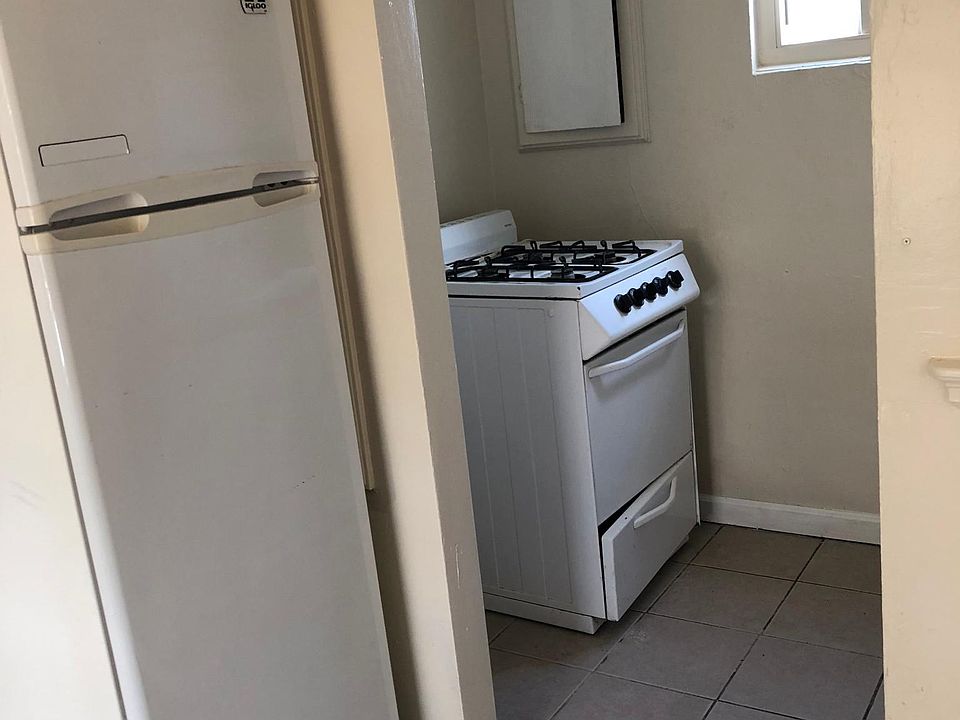2nd image of 1029 N Hunter St #0