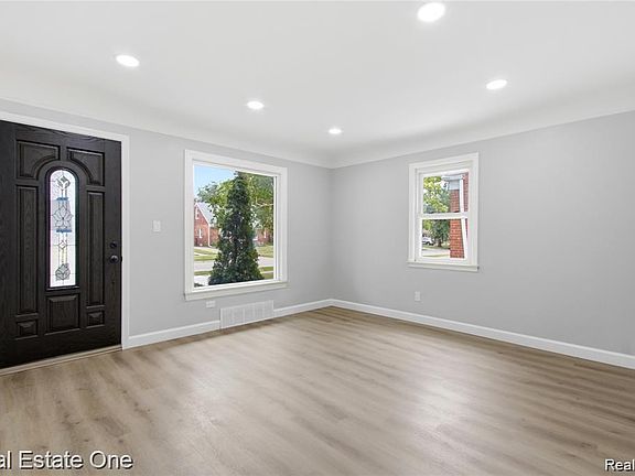 2nd image of 6953 N Vernon St