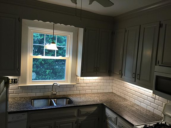 Kitchen (pic is dark, sorry)