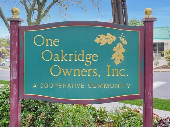 1 Oakridge Place #2k, Eastchester, NY 10709