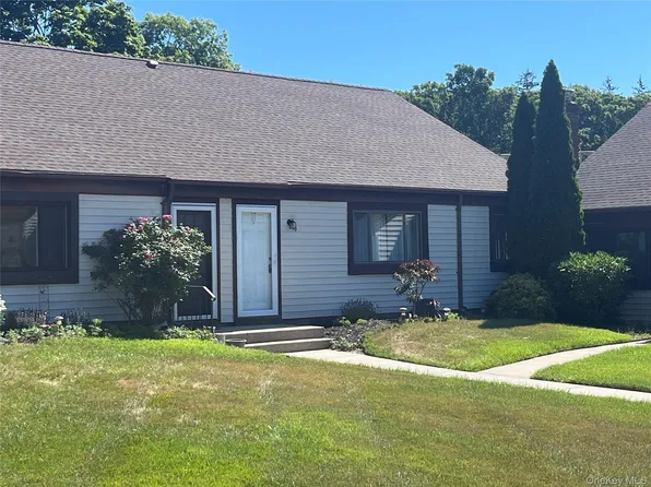 50 Gauguin Court #50, Middle Island, NY 11953