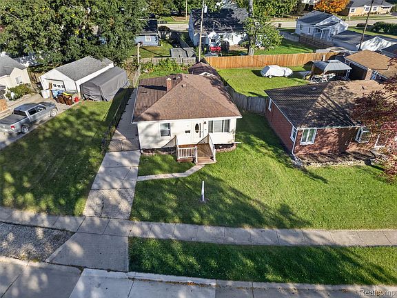 3rd image of 88 Potter Dr