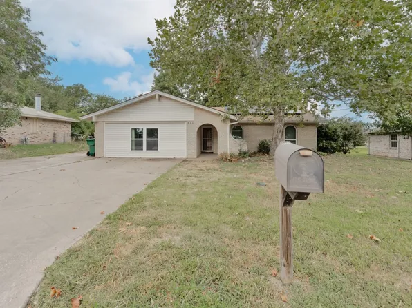 806 Zahara St, Bowie, TX 76230