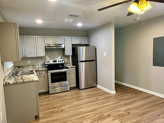 3rd image of 3025 Creekwood Ln